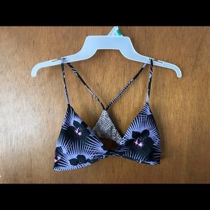 Acacia Shaka top in modern pacific